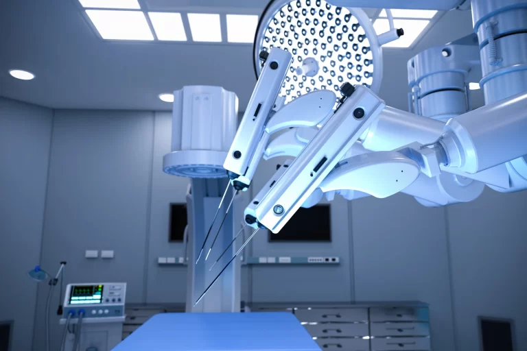 Equipe médica realizando cirurgia robótica para câncer colorretal com equipamento de alta tecnologia, ilustrando os direitos do paciente à cobertura pelo plano de saúde recomendada pelo médico.
